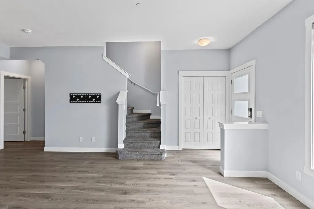 241 Livingston Common NE Calgary AB T3P 1K1