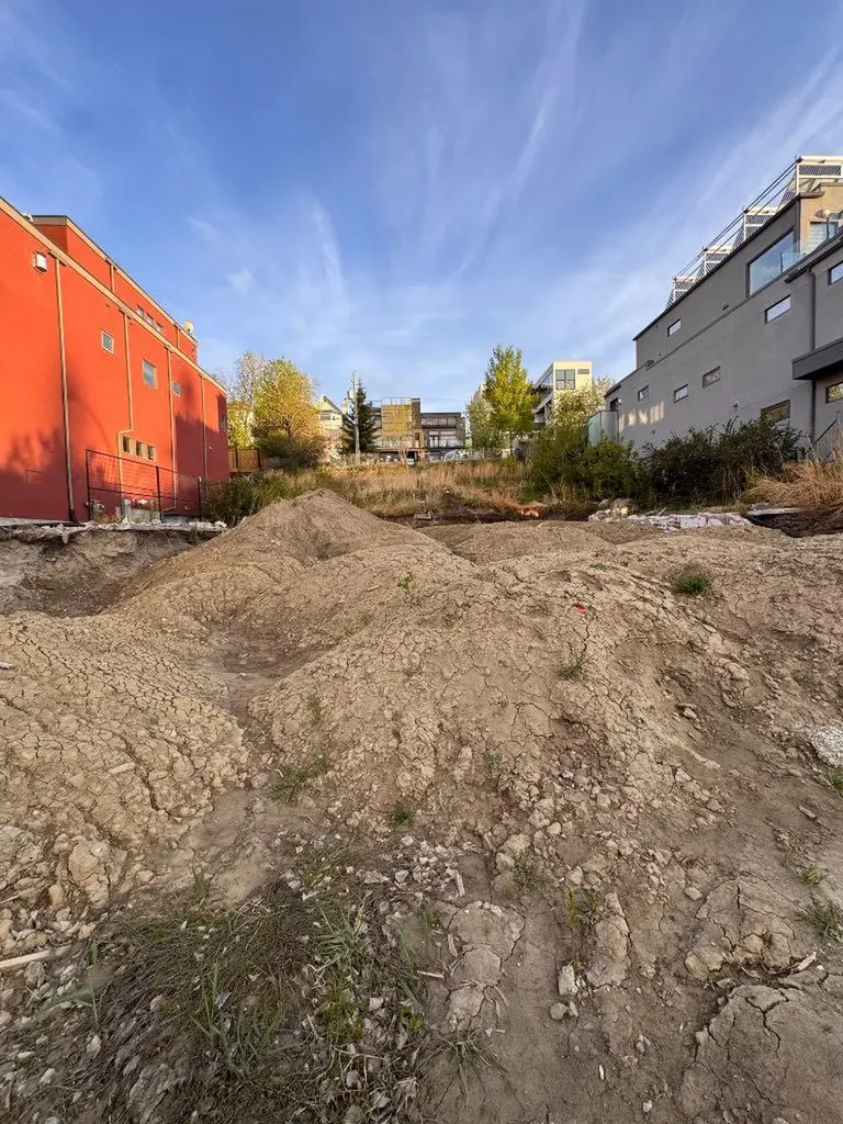 1931 28 Avenue SW Calgary AB T2T 1K2