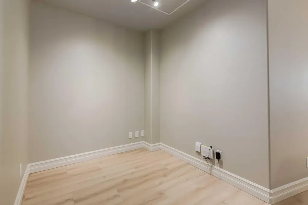 836 15 Avenue SW Calgary AB T2R1S2