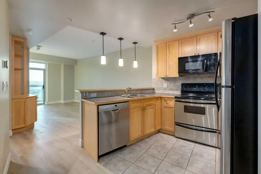 836 15 Avenue SW Calgary AB T2R1S2