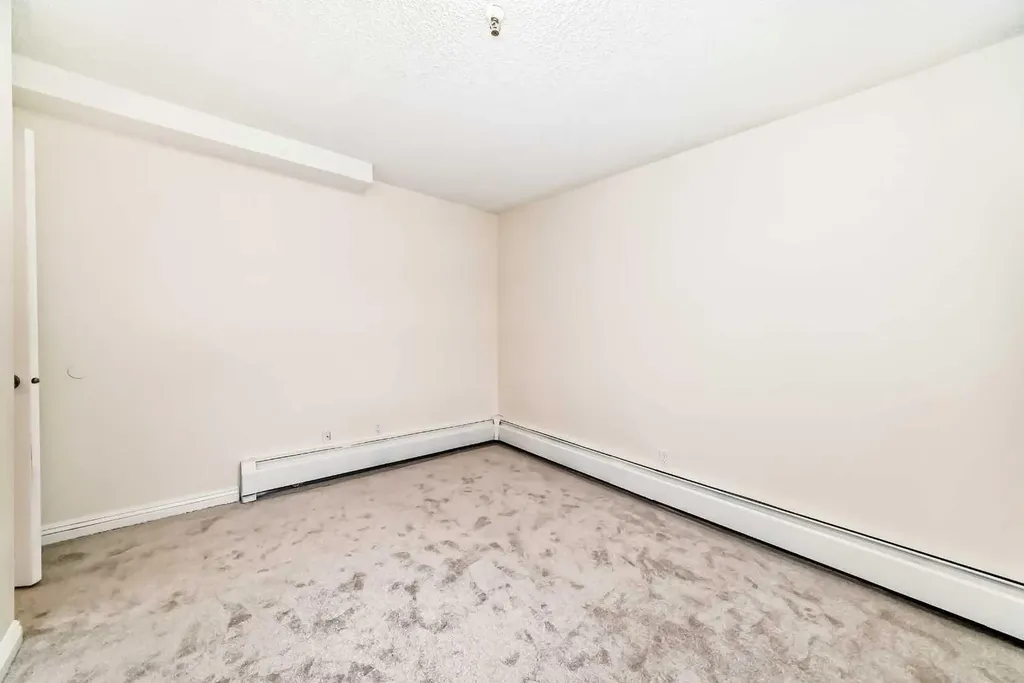 647 1 Avenue NE Calgary AB T2E0B5