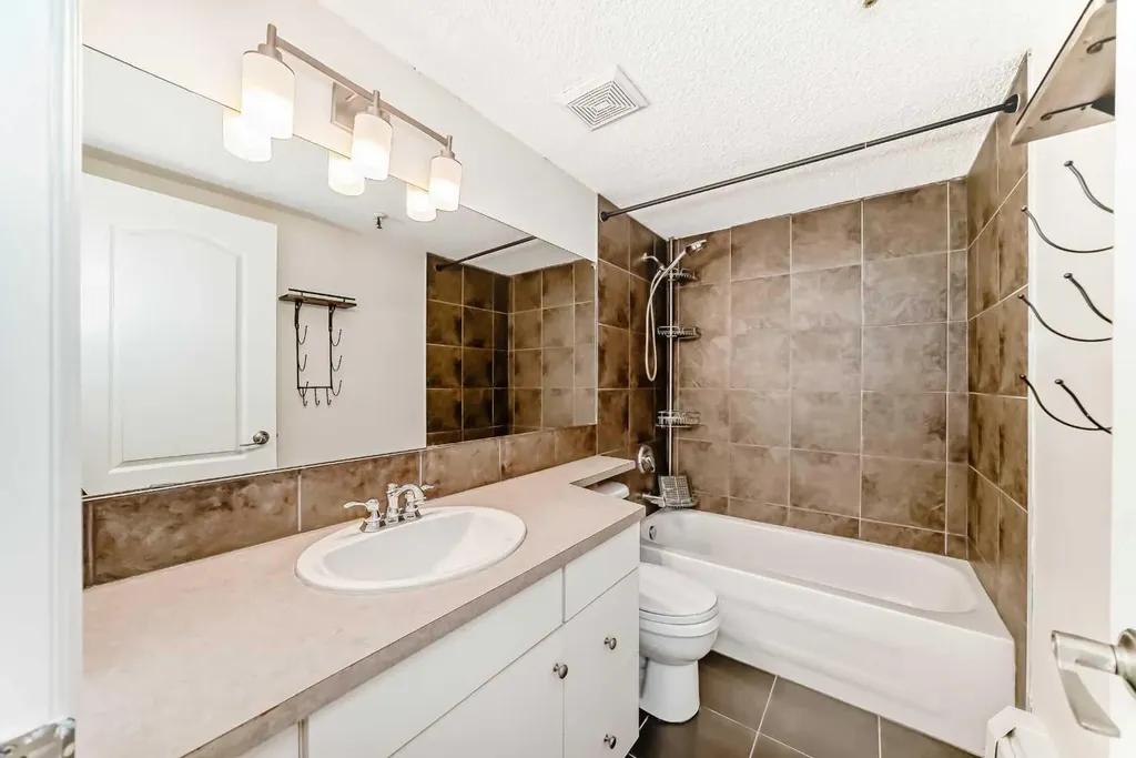 647 1 Avenue NE Calgary AB T2E0B5