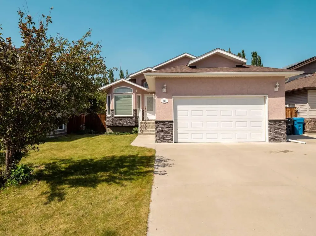 827 Kodiak Bay N Lethbridge AB T1H 5S2