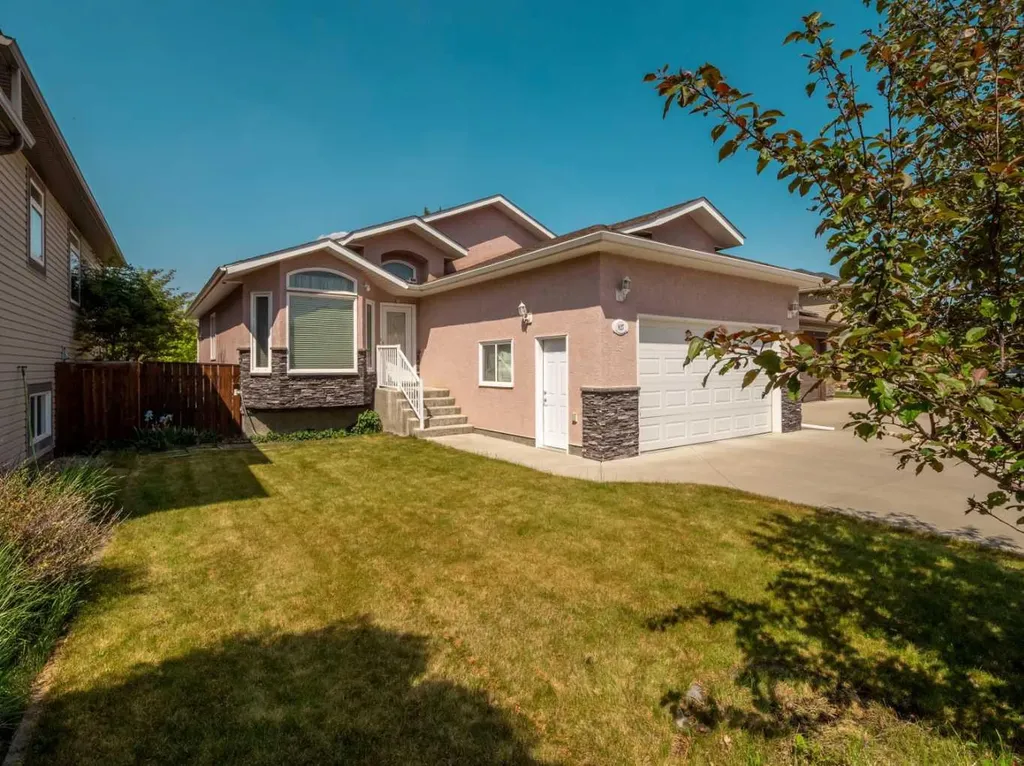 827 Kodiak Bay N Lethbridge AB T1H 5S2