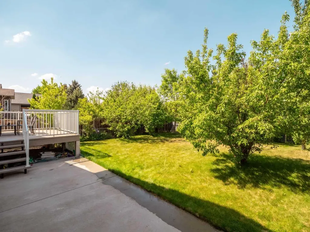 827 Kodiak Bay N Lethbridge AB T1H 5S2