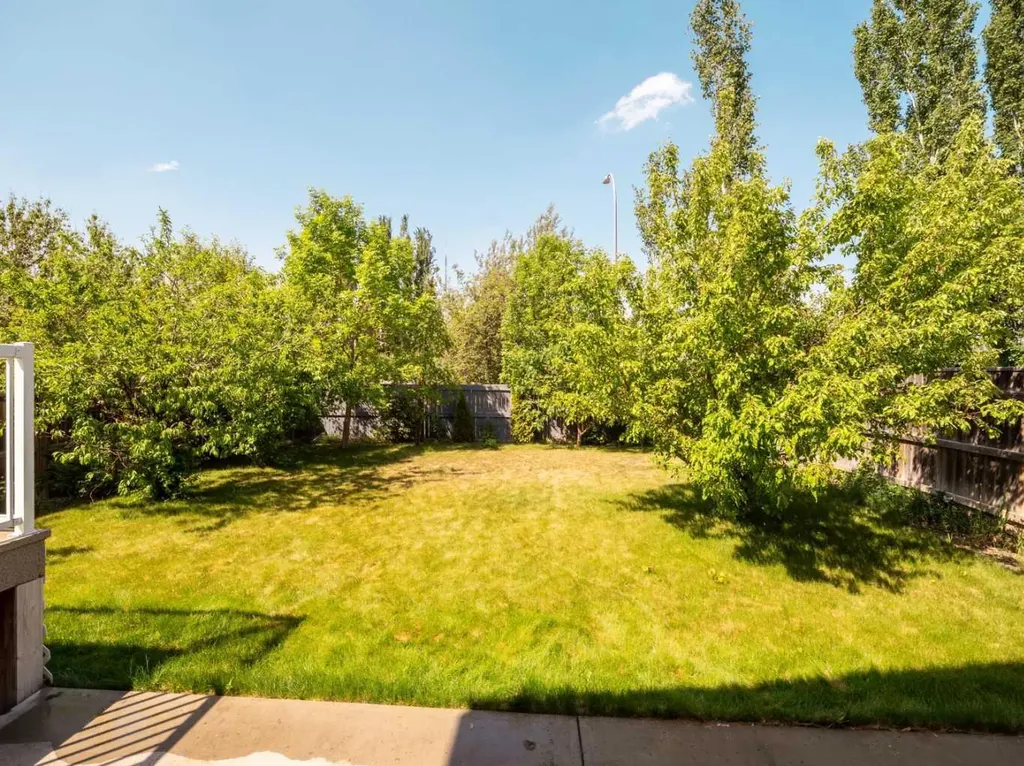 827 Kodiak Bay N Lethbridge AB T1H 5S2