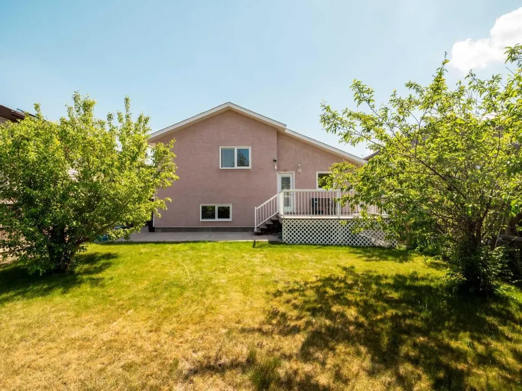 827 Kodiak Bay N Lethbridge AB T1H 5S2