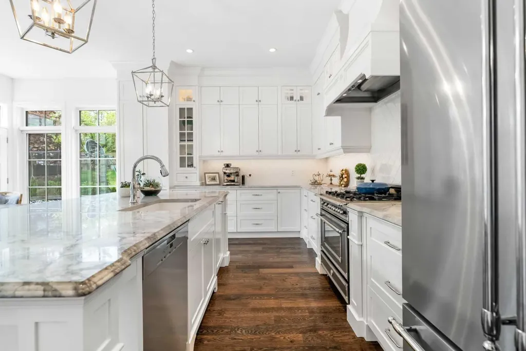 3731 37 Street NW Calgary AB T2L 2J2