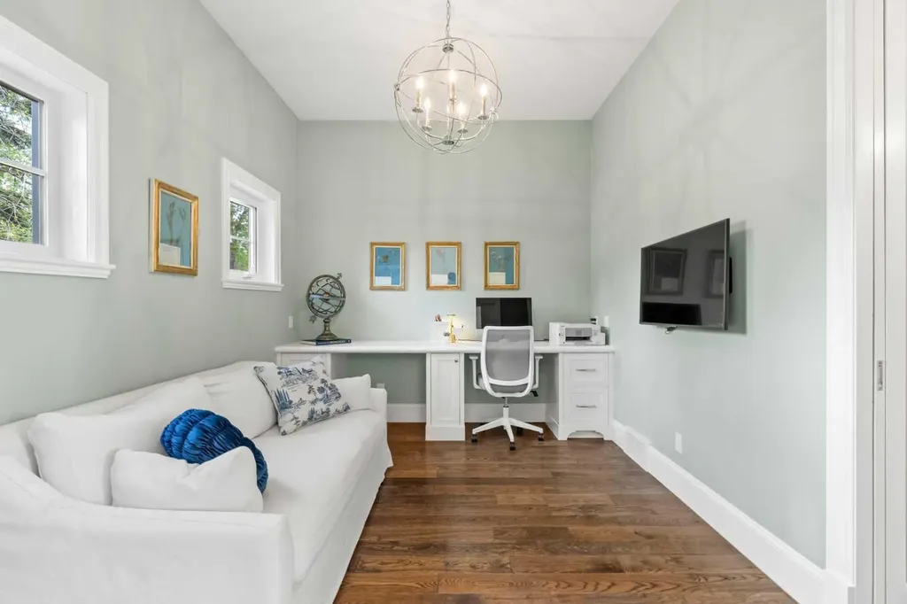 3731 37 Street NW Calgary AB T2L 2J2