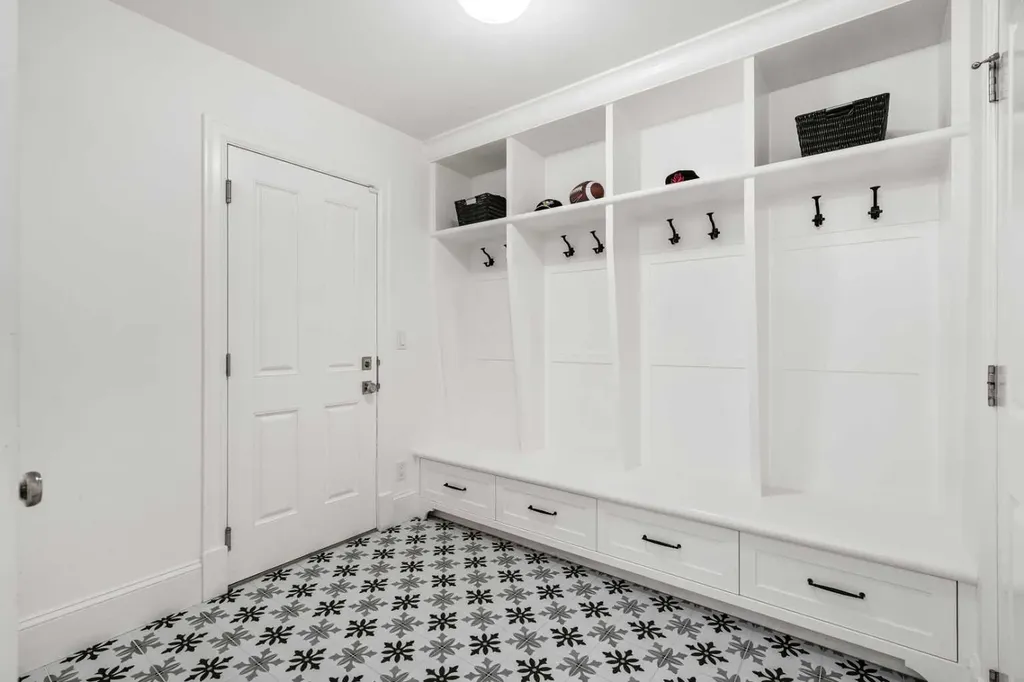 3731 37 Street NW Calgary AB T2L 2J2