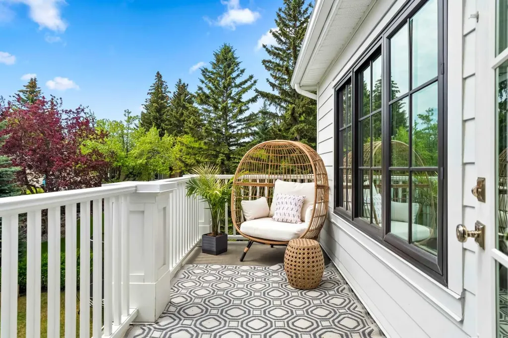 3731 37 Street NW Calgary AB T2L 2J2
