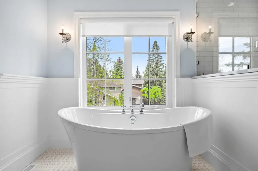 3731 37 Street NW Calgary AB T2L 2J2