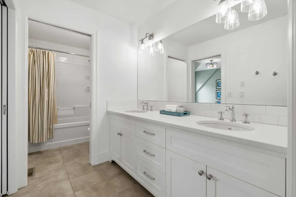3731 37 Street NW Calgary AB T2L 2J2