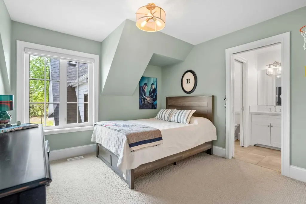 3731 37 Street NW Calgary AB T2L 2J2