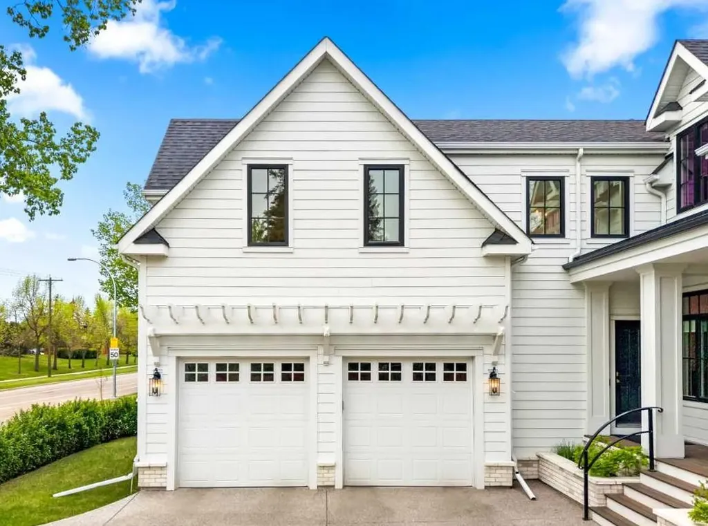 3731 37 Street NW Calgary AB T2L 2J2