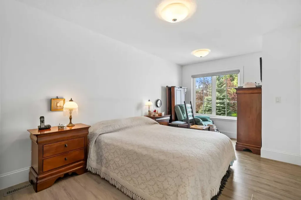 3731 37 Street NW Calgary AB T2L 2J2