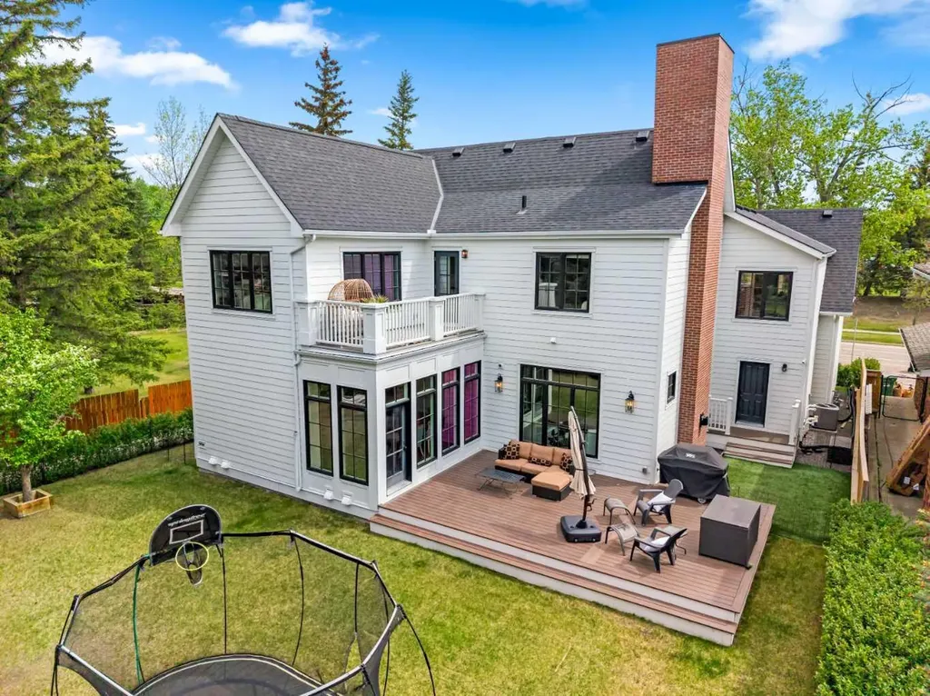 3731 37 Street NW Calgary AB T2L 2J2