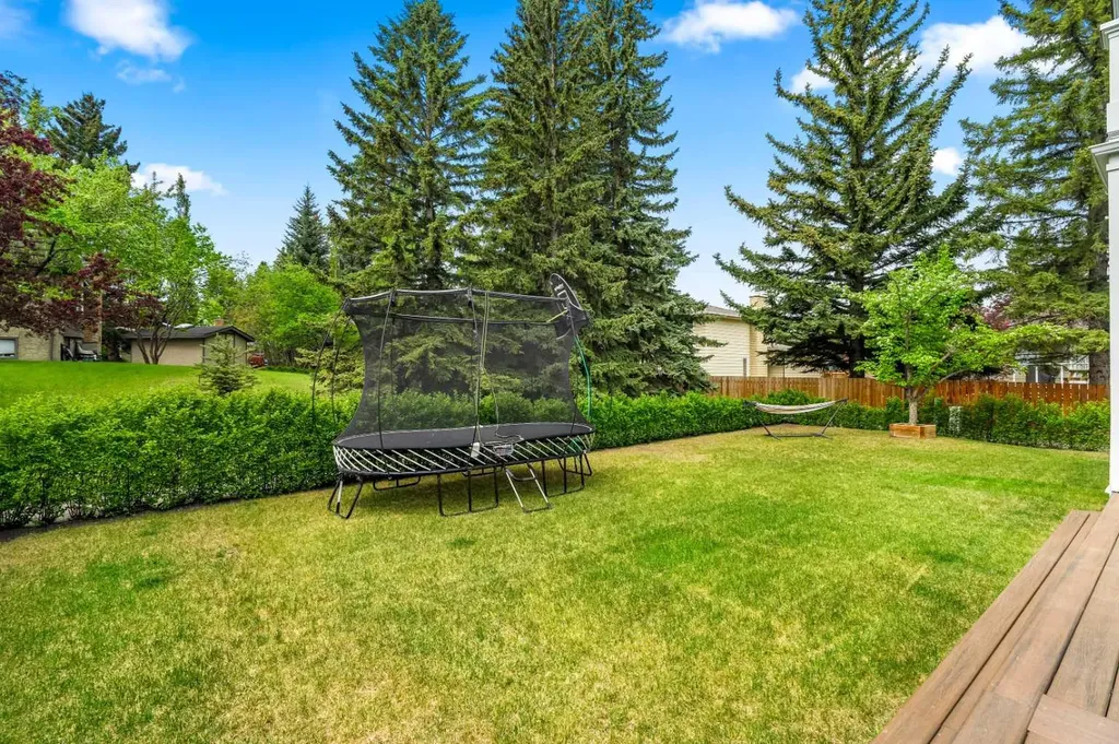 3731 37 Street NW Calgary AB T2L 2J2