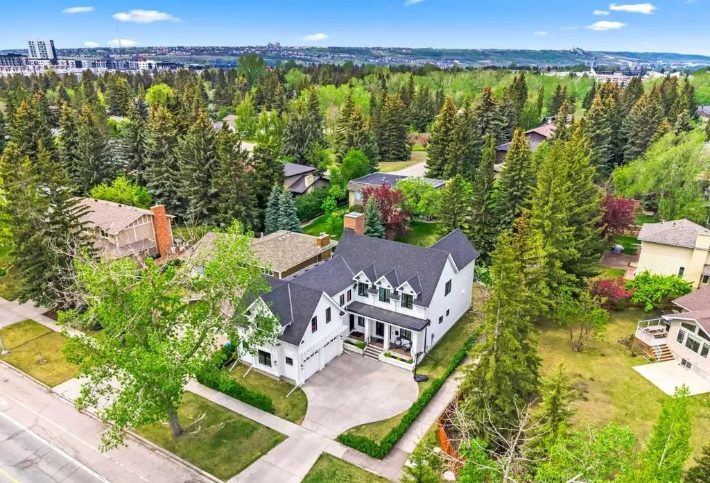 3731 37 Street NW Calgary AB T2L 2J2