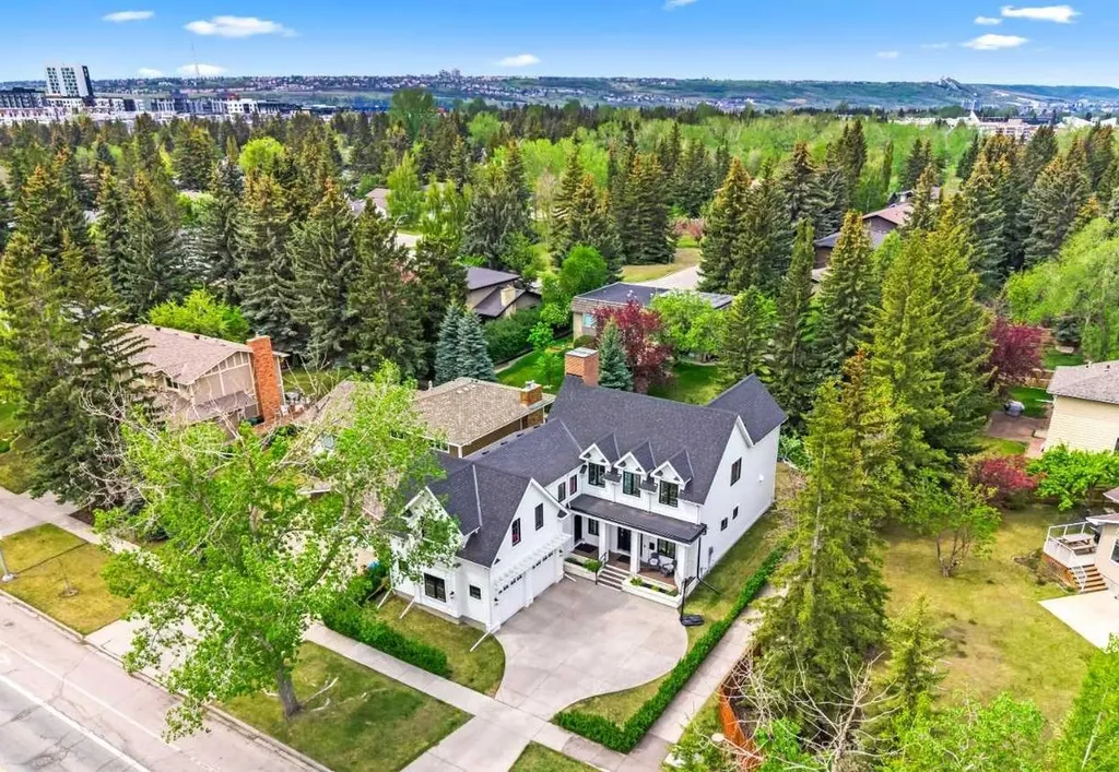 3731 37 Street NW Calgary AB T2L 2J2