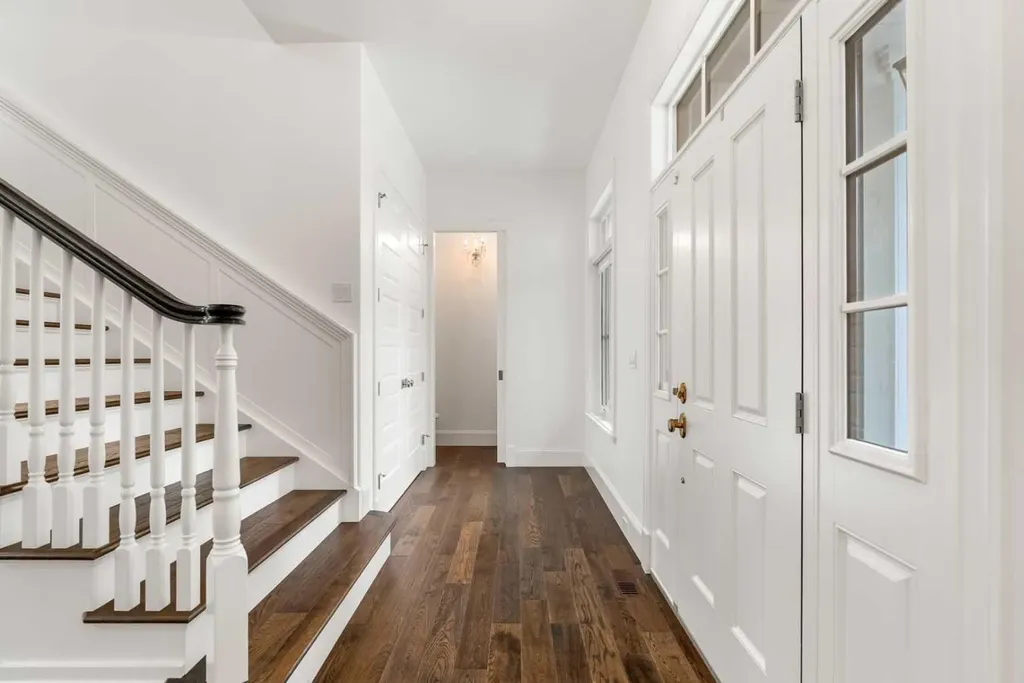 3731 37 Street NW Calgary AB T2L 2J2