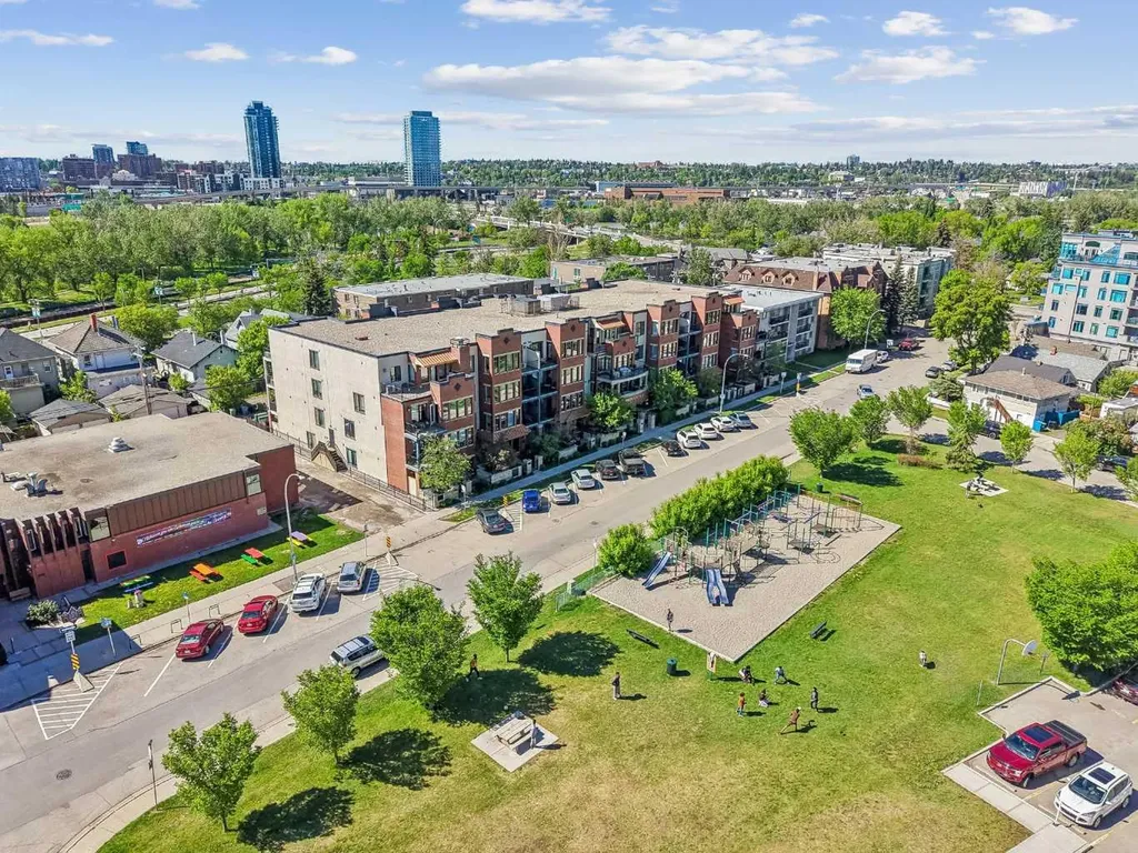 1321 Kensington Close NW Calgary AB T2N 3J6