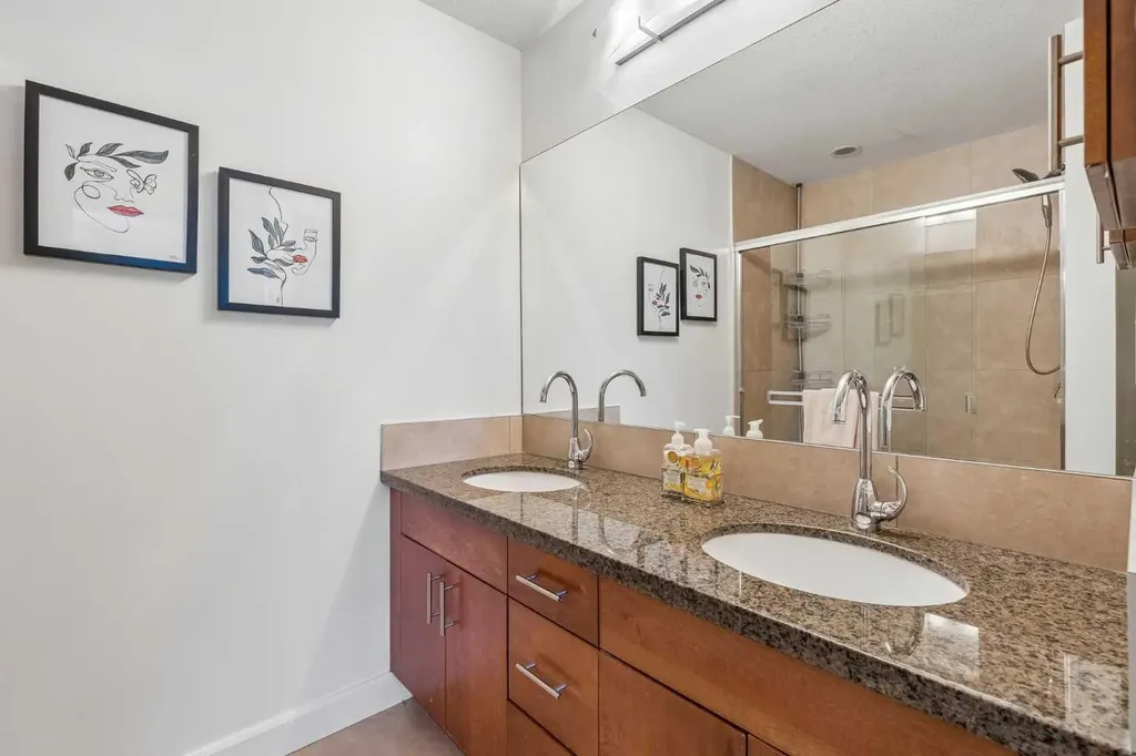 1321 Kensington Close NW Calgary AB T2N 3J6