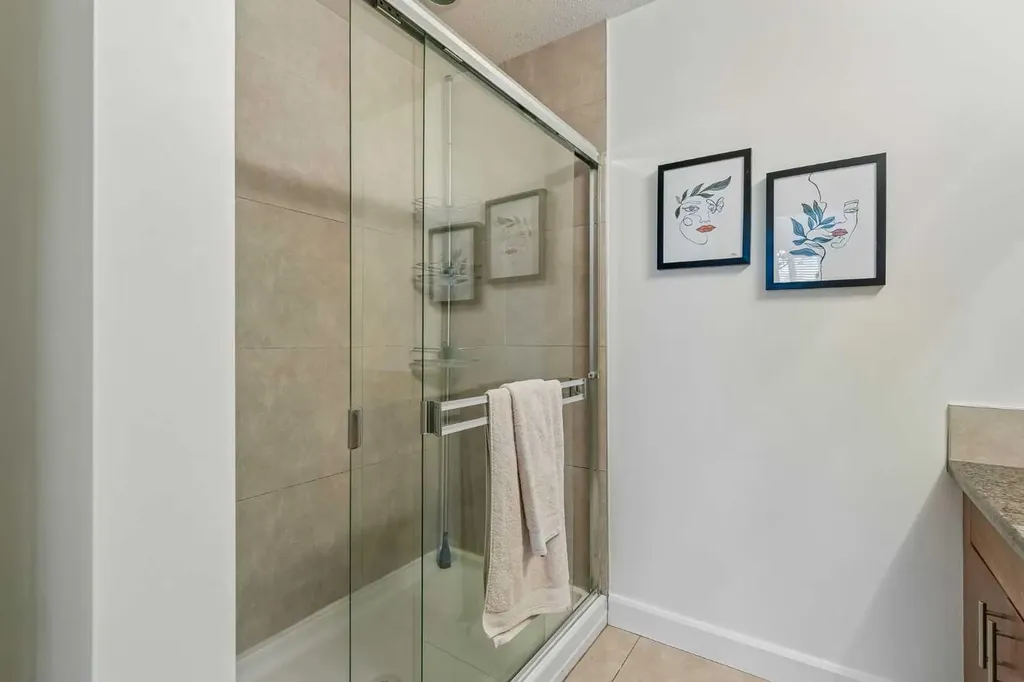 1321 Kensington Close NW Calgary AB T2N 3J6