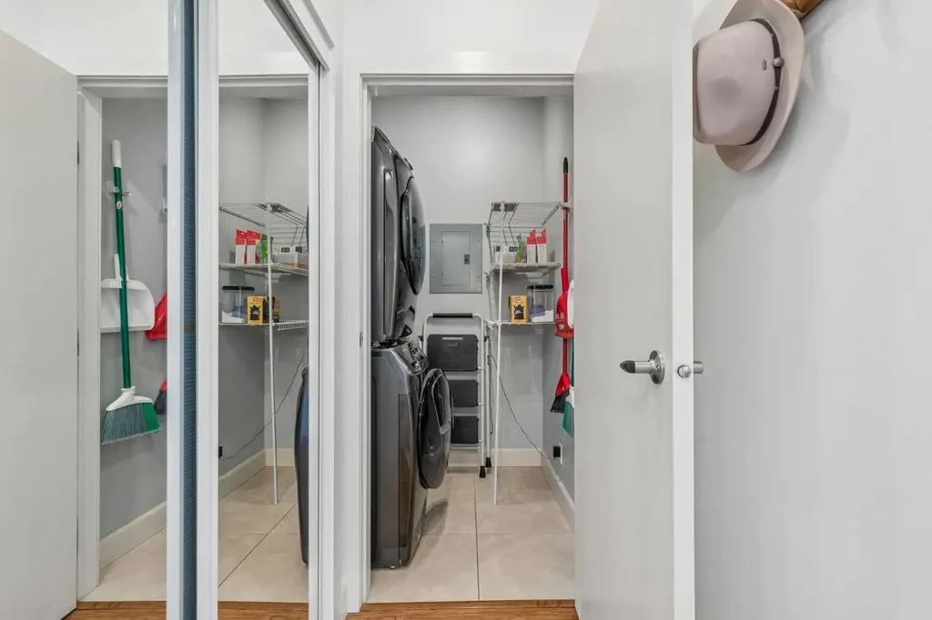 1321 Kensington Close NW Calgary AB T2N 3J6