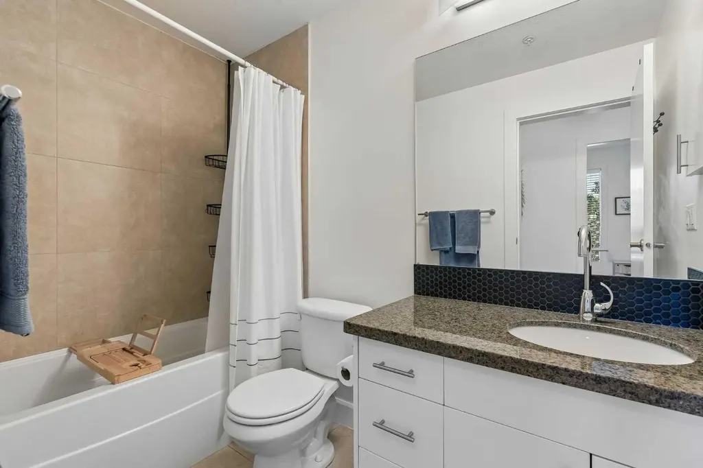 1321 Kensington Close NW Calgary AB T2N 3J6