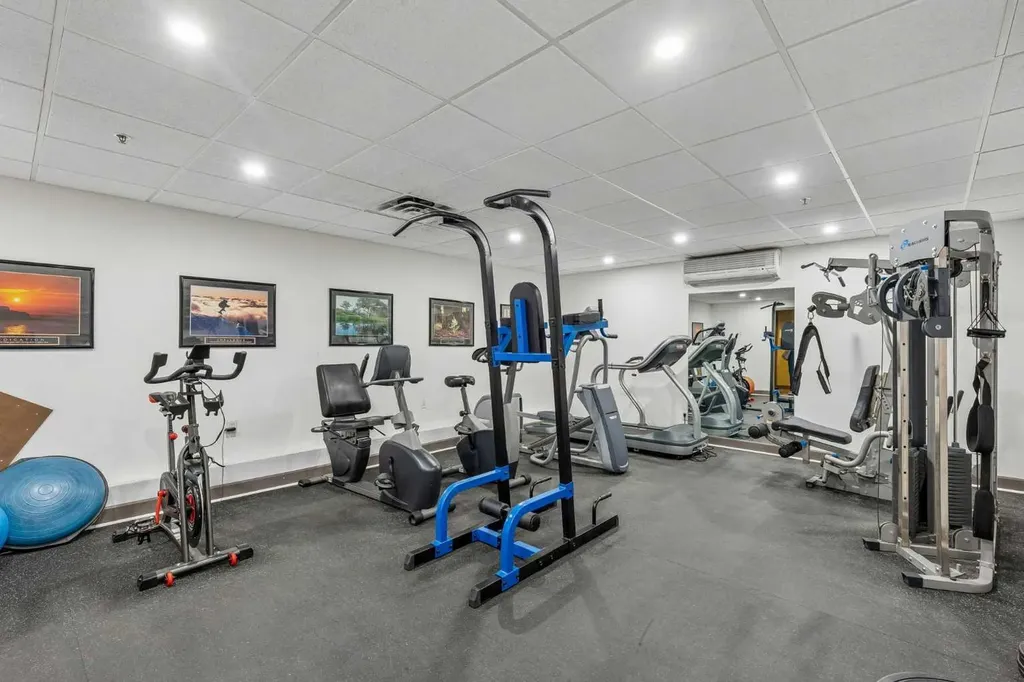 1321 Kensington Close NW Calgary AB T2N 3J6