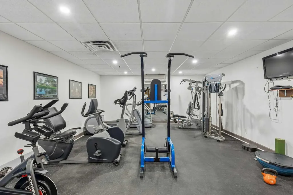 1321 Kensington Close NW Calgary AB T2N 3J6