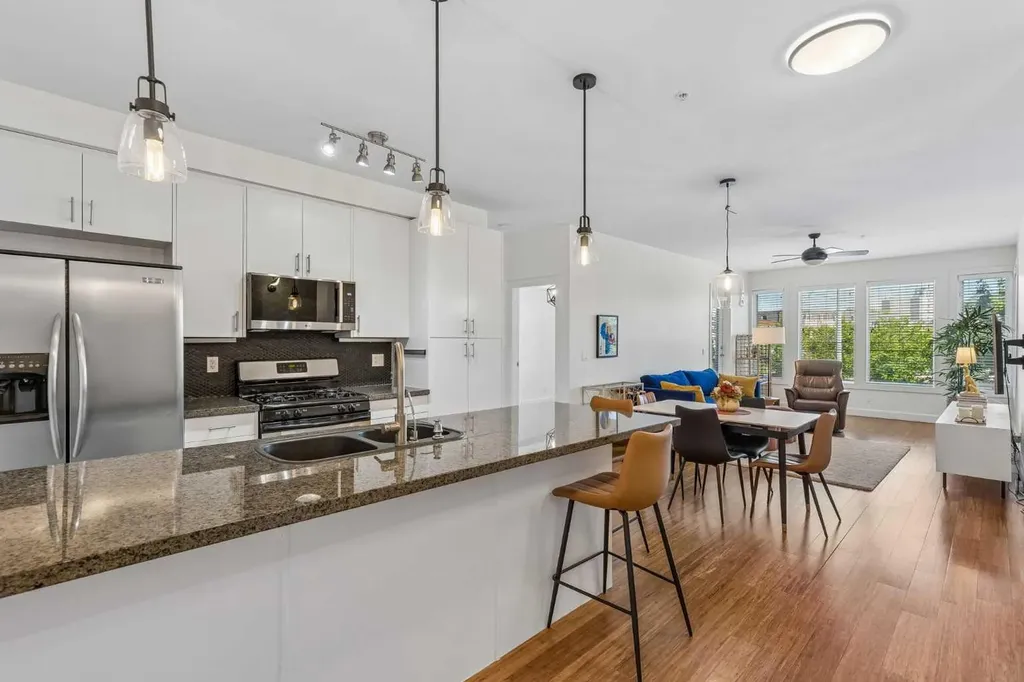 1321 Kensington Close NW Calgary AB T2N 3J6