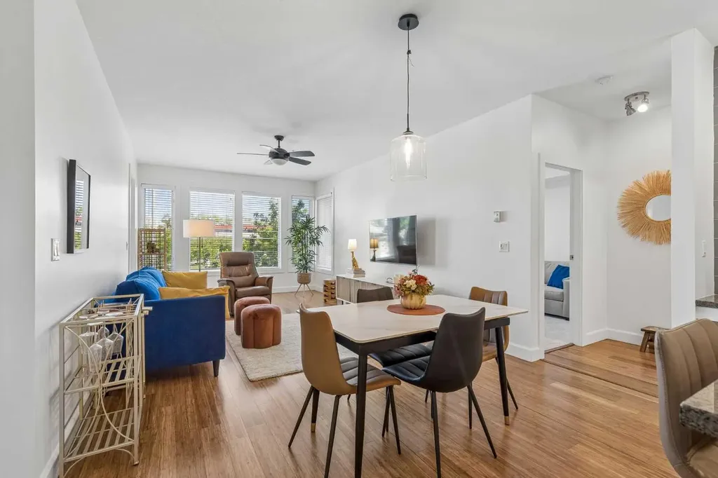 1321 Kensington Close NW Calgary AB T2N 3J6