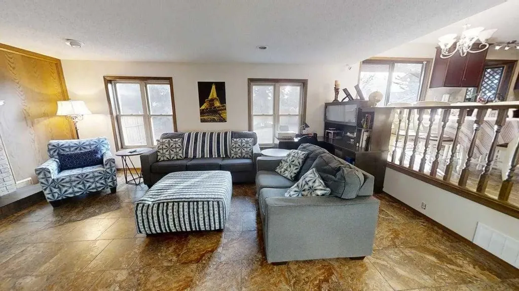 42 Ridgewood Boulevard W Lethbridge AB T1K 6B9