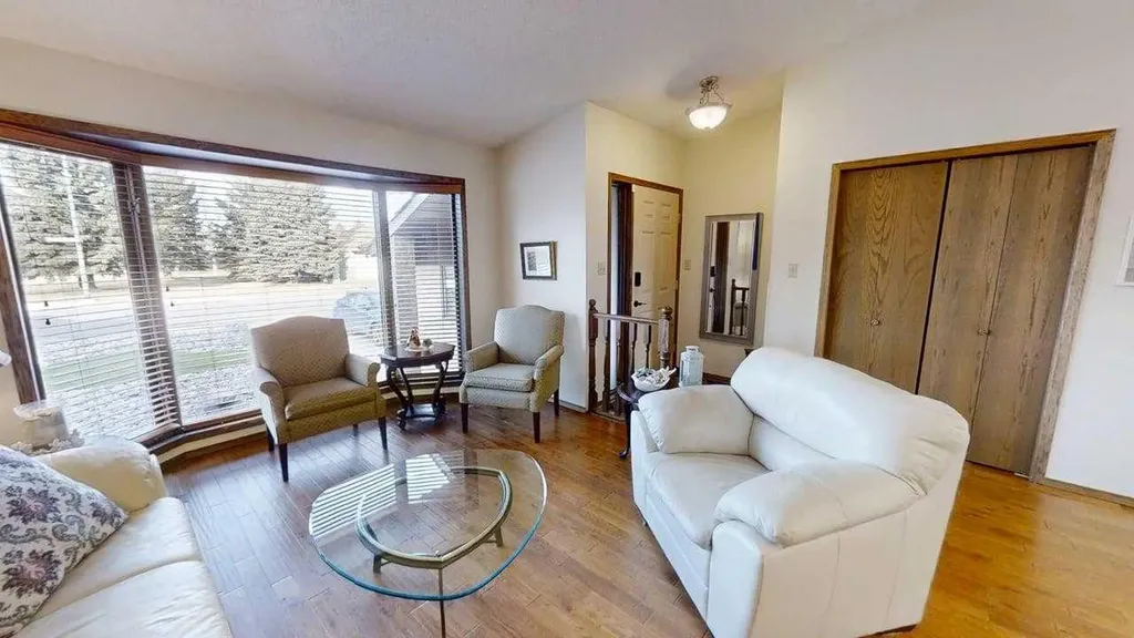 42 Ridgewood Boulevard W Lethbridge AB T1K 6B9