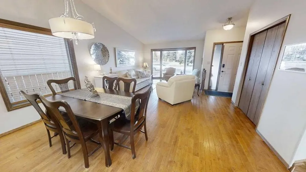 42 Ridgewood Boulevard W Lethbridge AB T1K 6B9