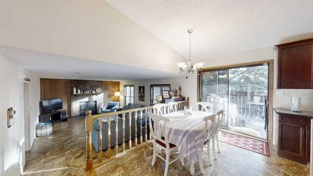 42 Ridgewood Boulevard W Lethbridge AB T1K 6B9