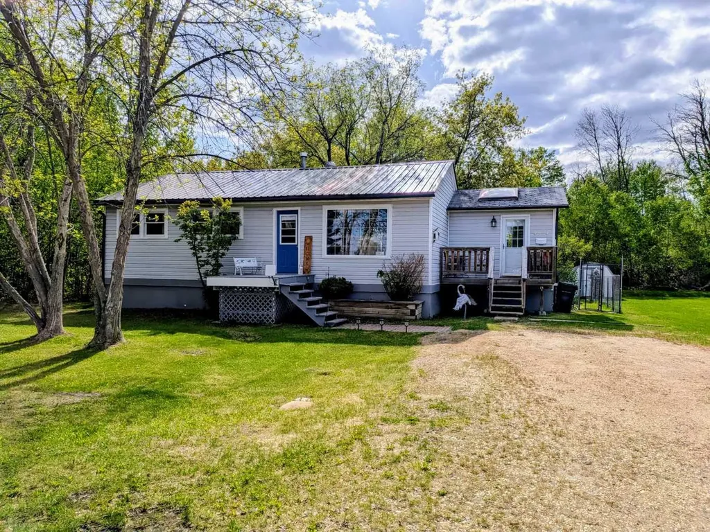 4814 52 Street Eaglesham AB T0H 1H0