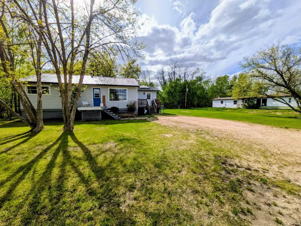 4814 52 Street Eaglesham AB T0H 1H0