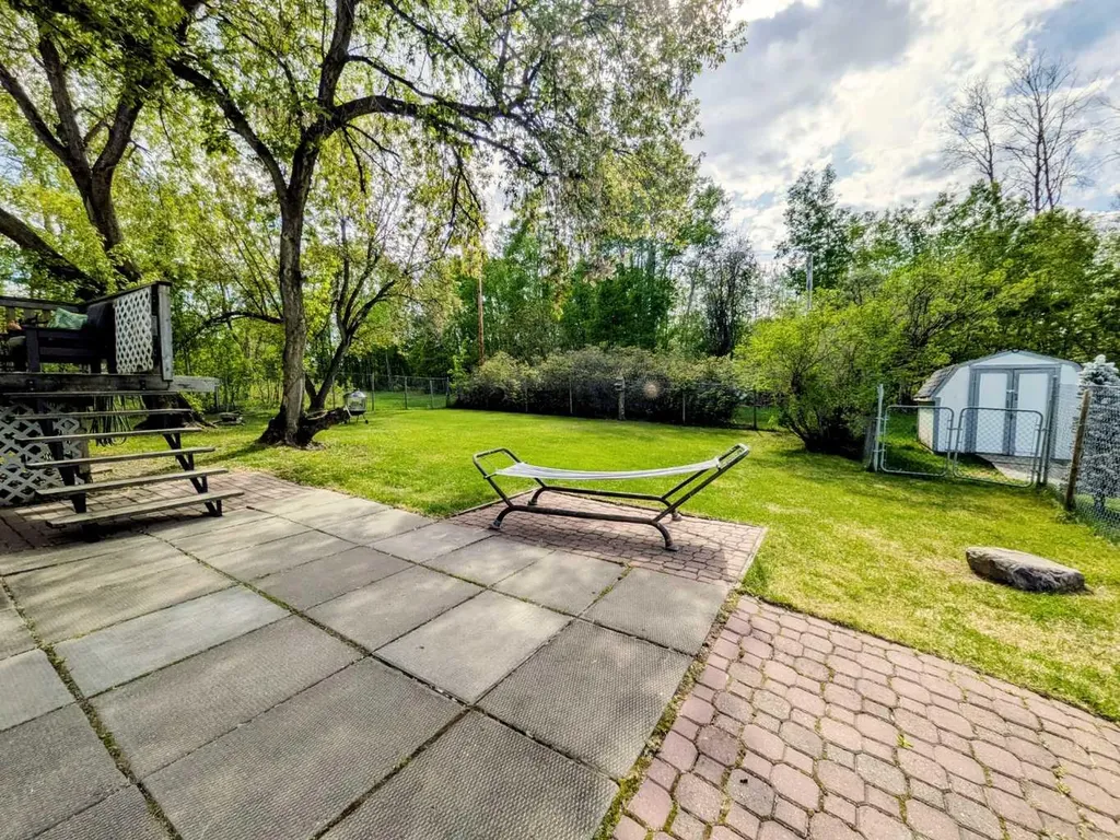 4814 52 Street Eaglesham AB T0H 1H0