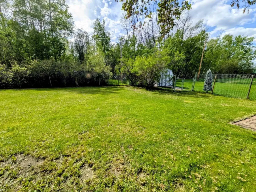 4814 52 Street Eaglesham AB T0H 1H0