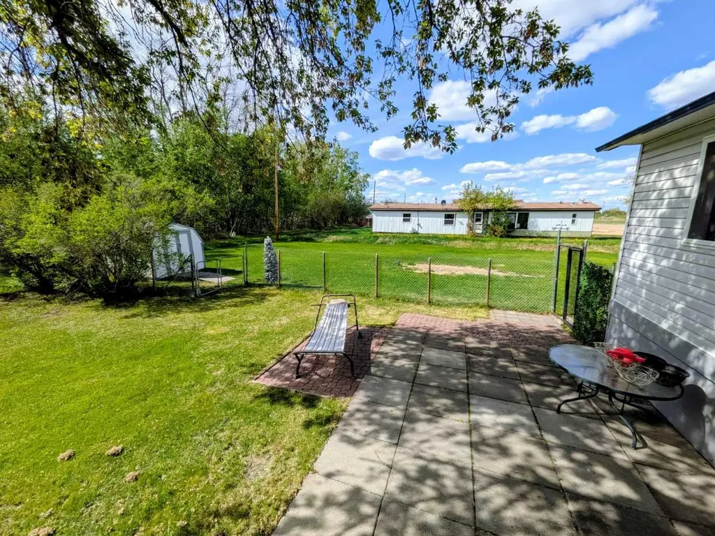 4814 52 Street Eaglesham AB T0H 1H0