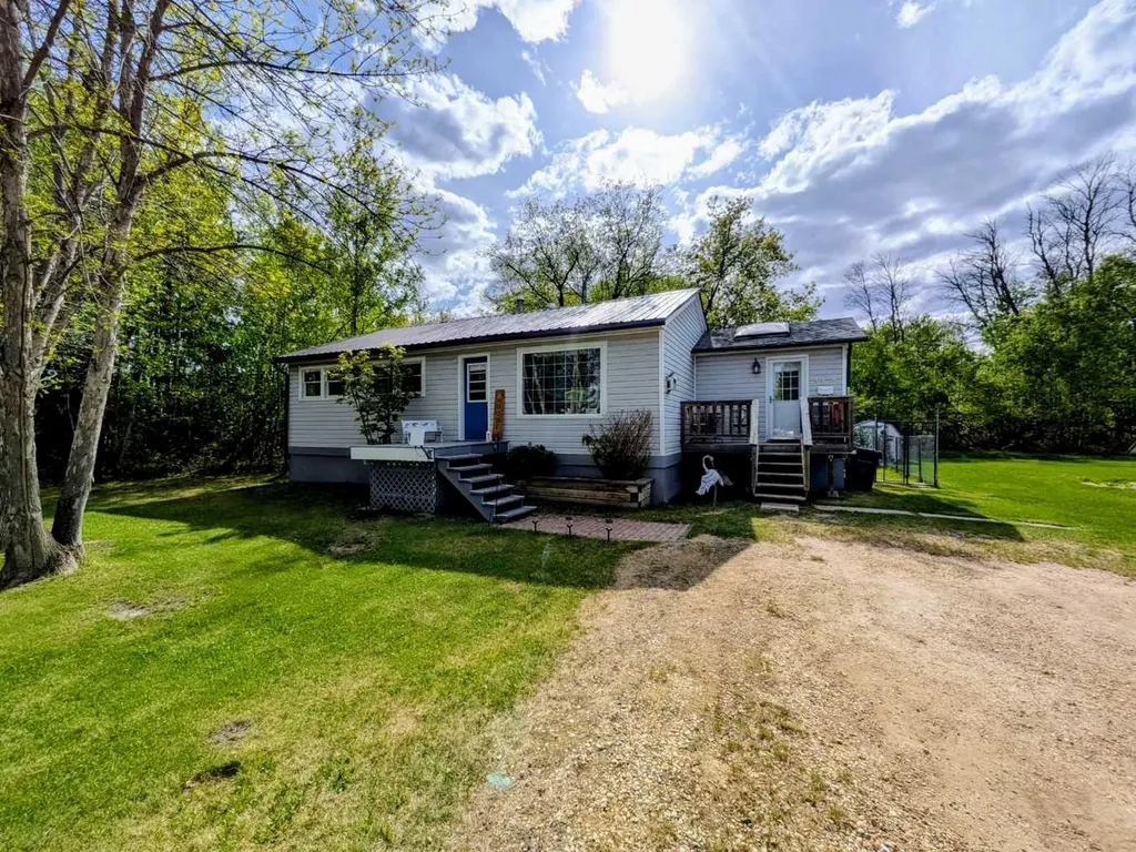 4814 52 Street Eaglesham AB T0H 1H0