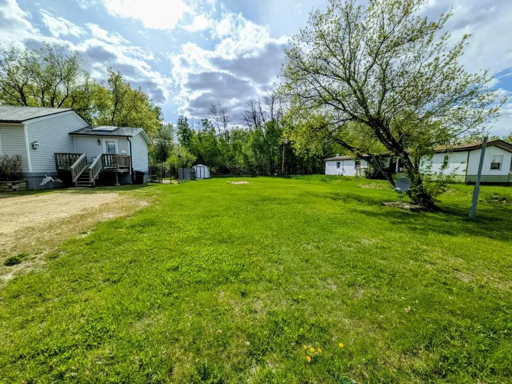 4814 52 Street Eaglesham AB T0H 1H0