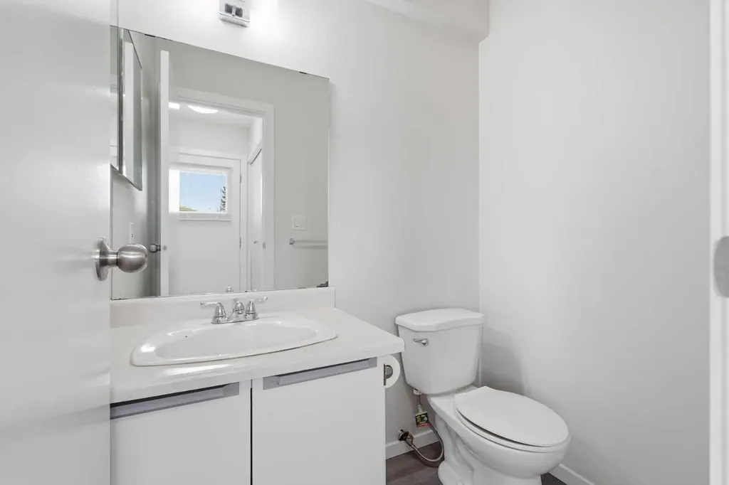 20 Ellenwood Drive Red Deer AB T4R2E3
