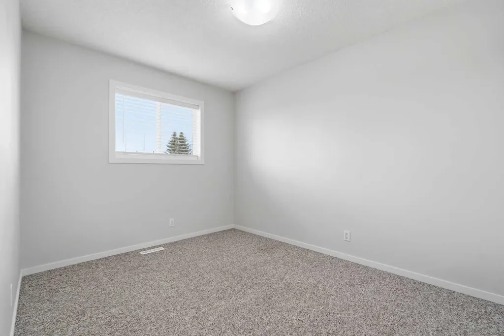 20 Ellenwood Drive Red Deer AB T4R2E3