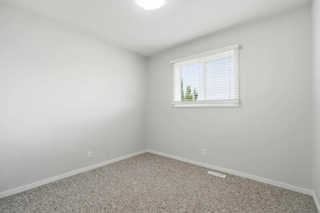 20 Ellenwood Drive Red Deer AB T4R2E3