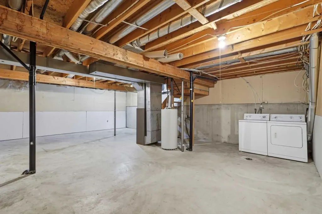 20 Ellenwood Drive Red Deer AB T4R2E3