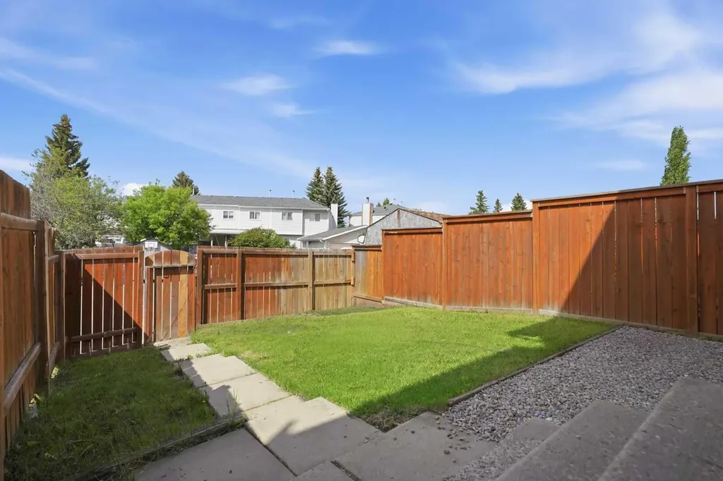 20 Ellenwood Drive Red Deer AB T4R2E3